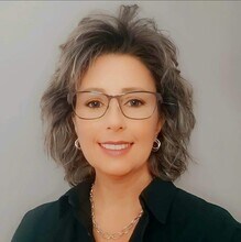 Lisa J Romano